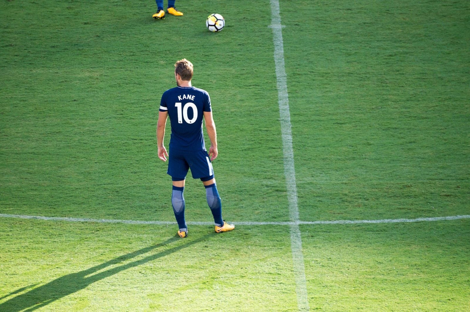 Kane bezorgt Engeland met late kopbal minimale oefenzege op Nieuw-Zeeland