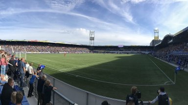 Ajax boekt na rode kaart PEC moeizame overwinning in Zwolle