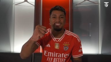 Presentatie Marcos Leonardo bij Ajax in de wachtkamer door visumprocedure