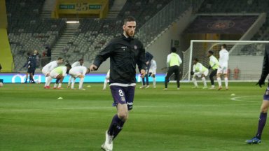Ajax en Van den Boomen ontbinden contract; middenvelder keert terug naar Angers