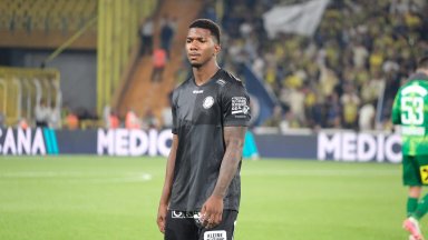 Jeyland Mitchell maakt voor circa acht miljoen euro transfer naar RC Strasbourg