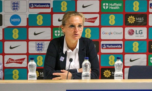 Johan Derksen fel tegen Sarina Wiegman als bondscoach van Oranje
