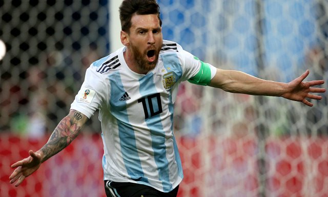 Messi schittert op WK, topscorer en stuwt Argentinië naar knockout-fase