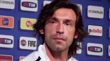 Russische affaire kost Pirlo baan en stort Italië in nieuwe chaos