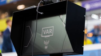 VAR-fouten dalen naar 21 gevallen: impact op eredivisie-weddenschappen