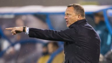 John van den Brom verdedigt basisplaats Weghorst ondanks onrust FC Twente