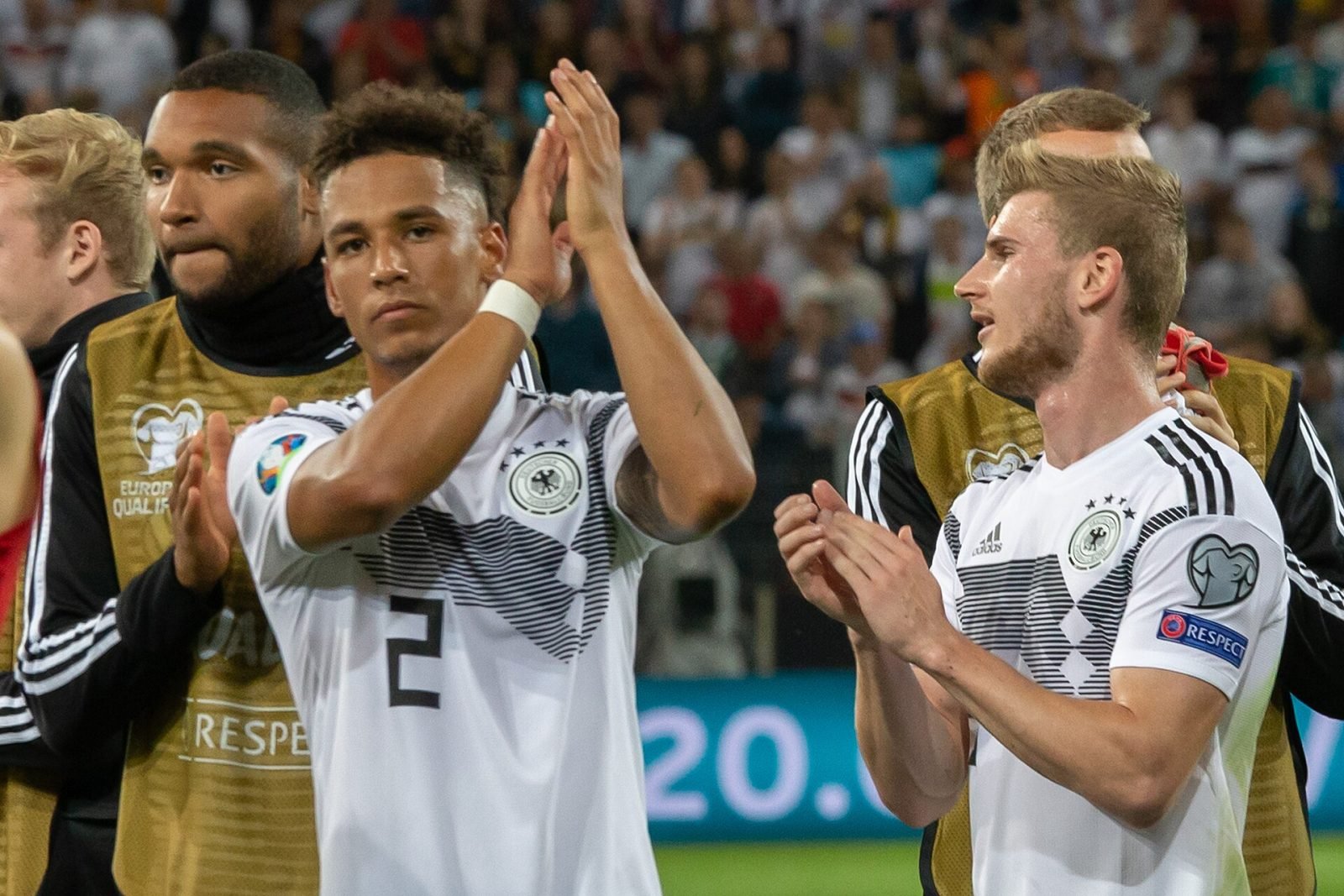 Van Hanegem ziet impact zomeraanwinst bij Ajax: 'Hij maakt ze beter'