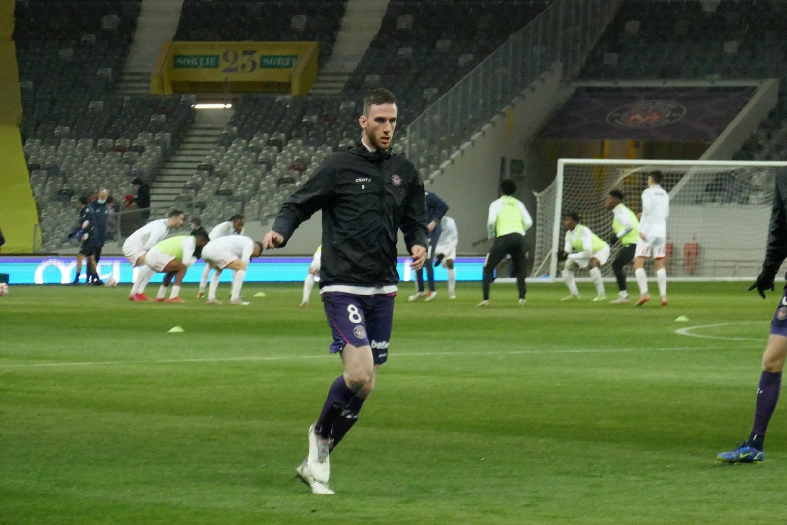 Ajax en Van den Boomen ontbinden contract; middenvelder keert terug naar Angers