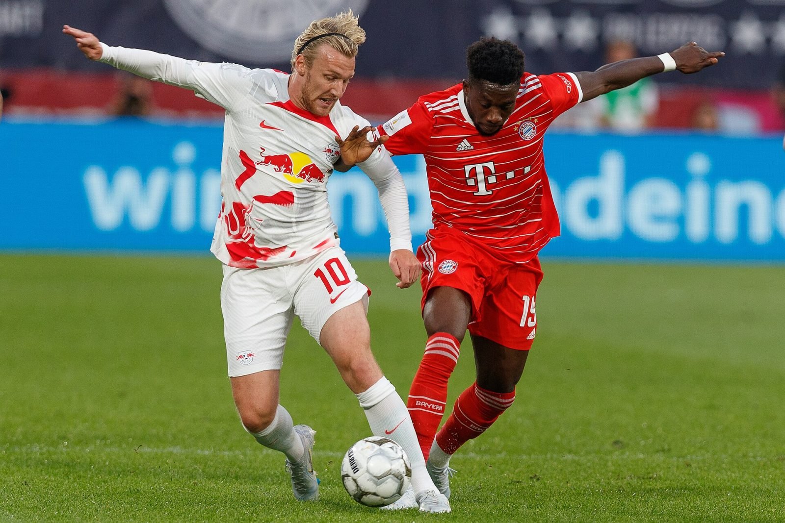 Alphonso Davies mist WK-opener Canada door hamstringblessure