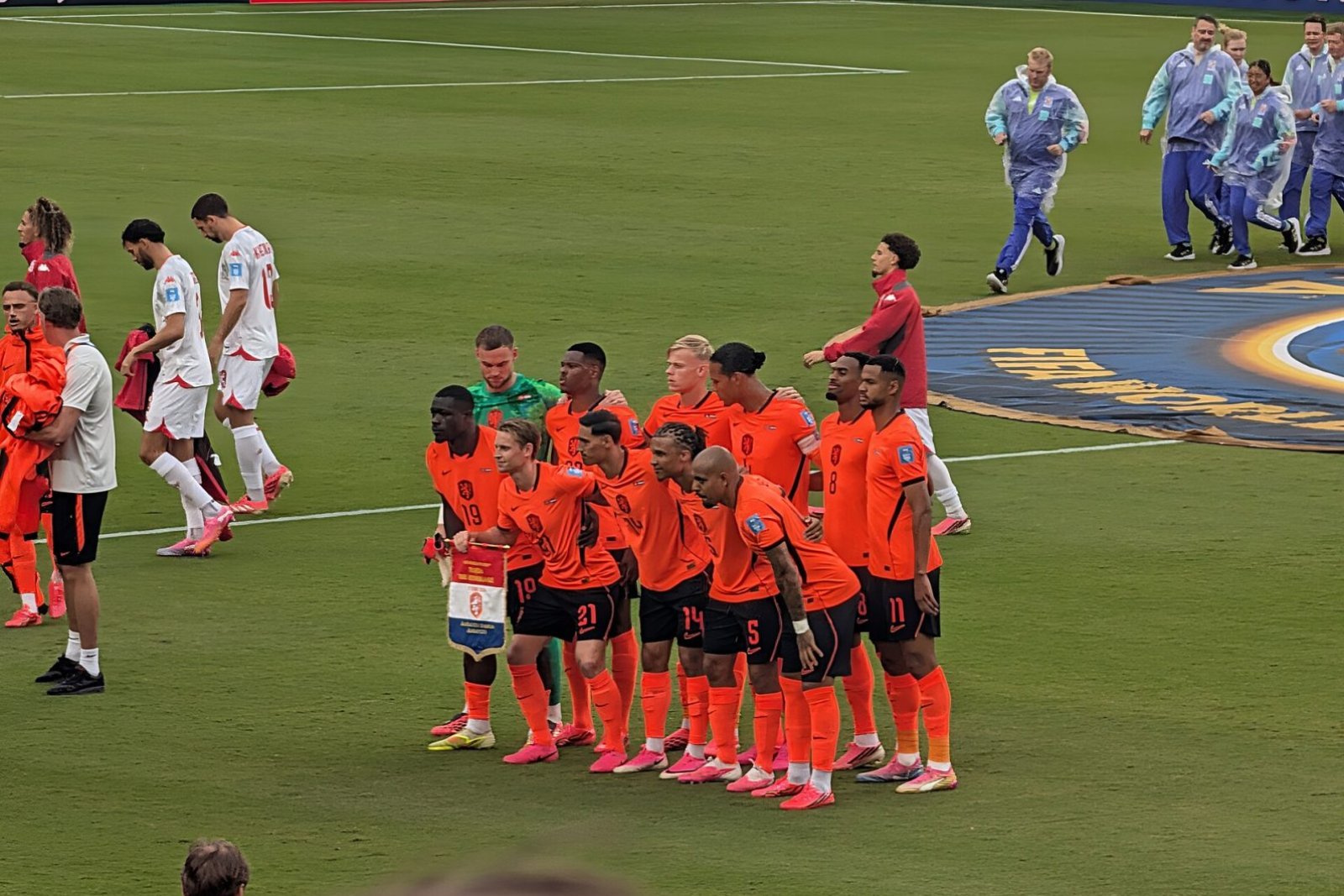 Dumfries ziet toekomst tegemoet als potentiële aanvoerder van Oranje