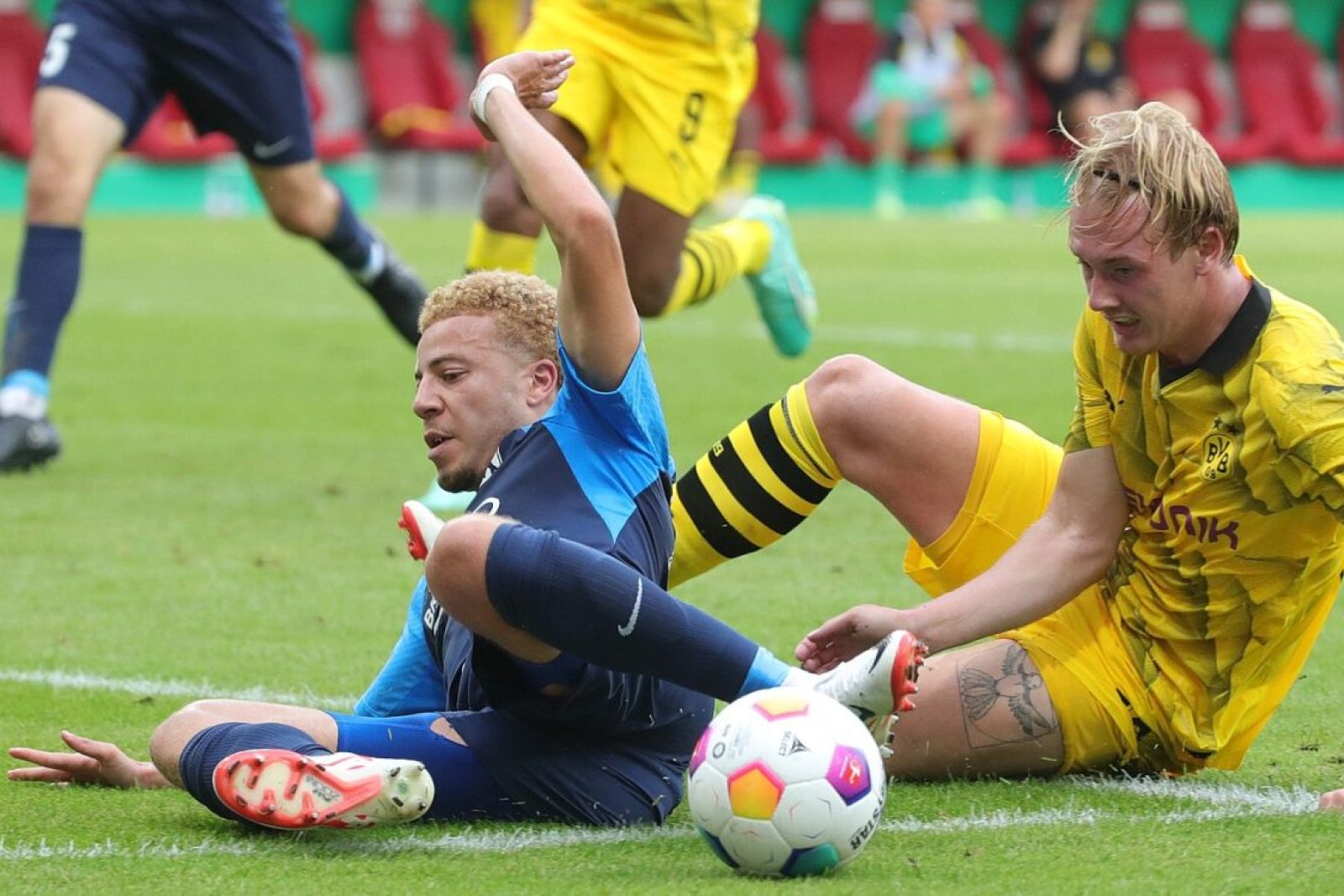 Dies Janse onder de indruk van Julian Brandt: 'Bijzonder om met hem samen te spelen'