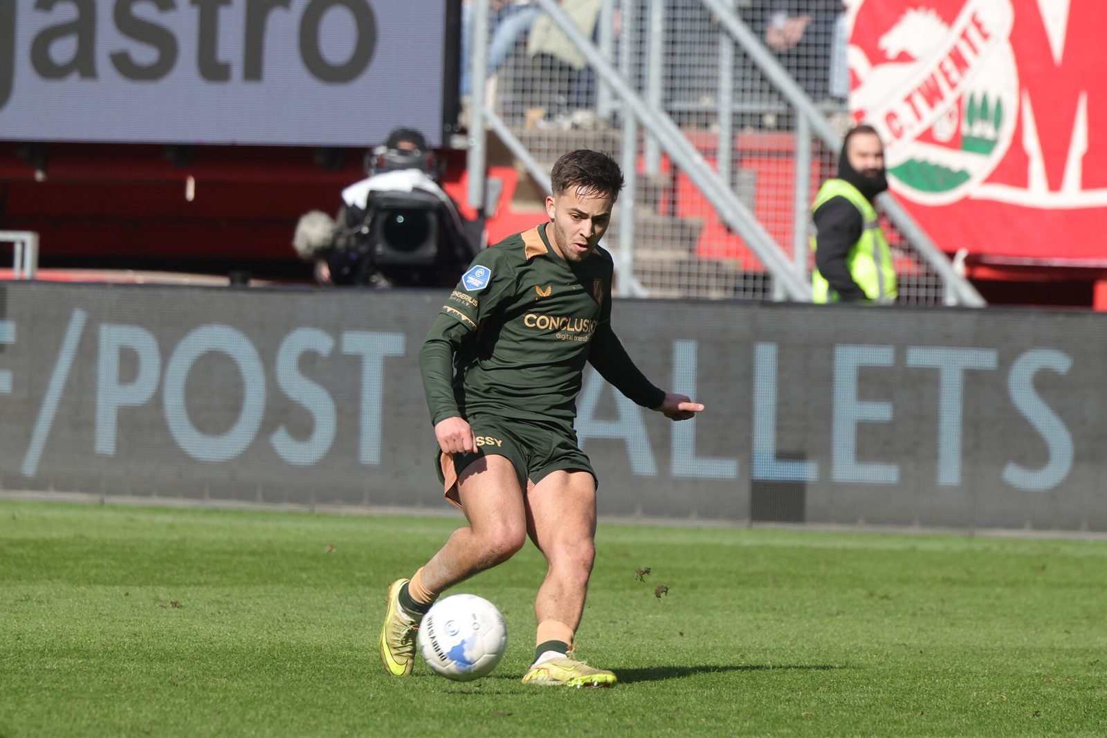 Alarcón schenkt FC Utrecht zege op FC Twente; Padt belangrijke factor