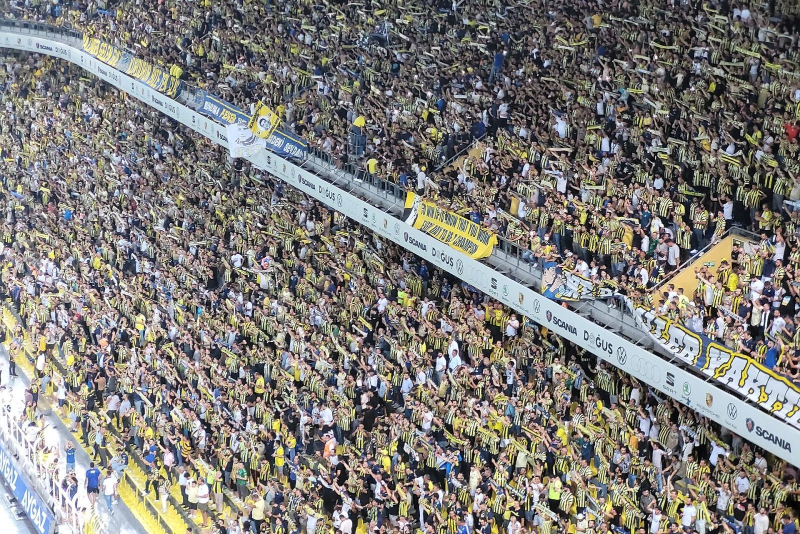 Fenerbahçe bereikt Champions League play-offs na zege op Sturm Graz