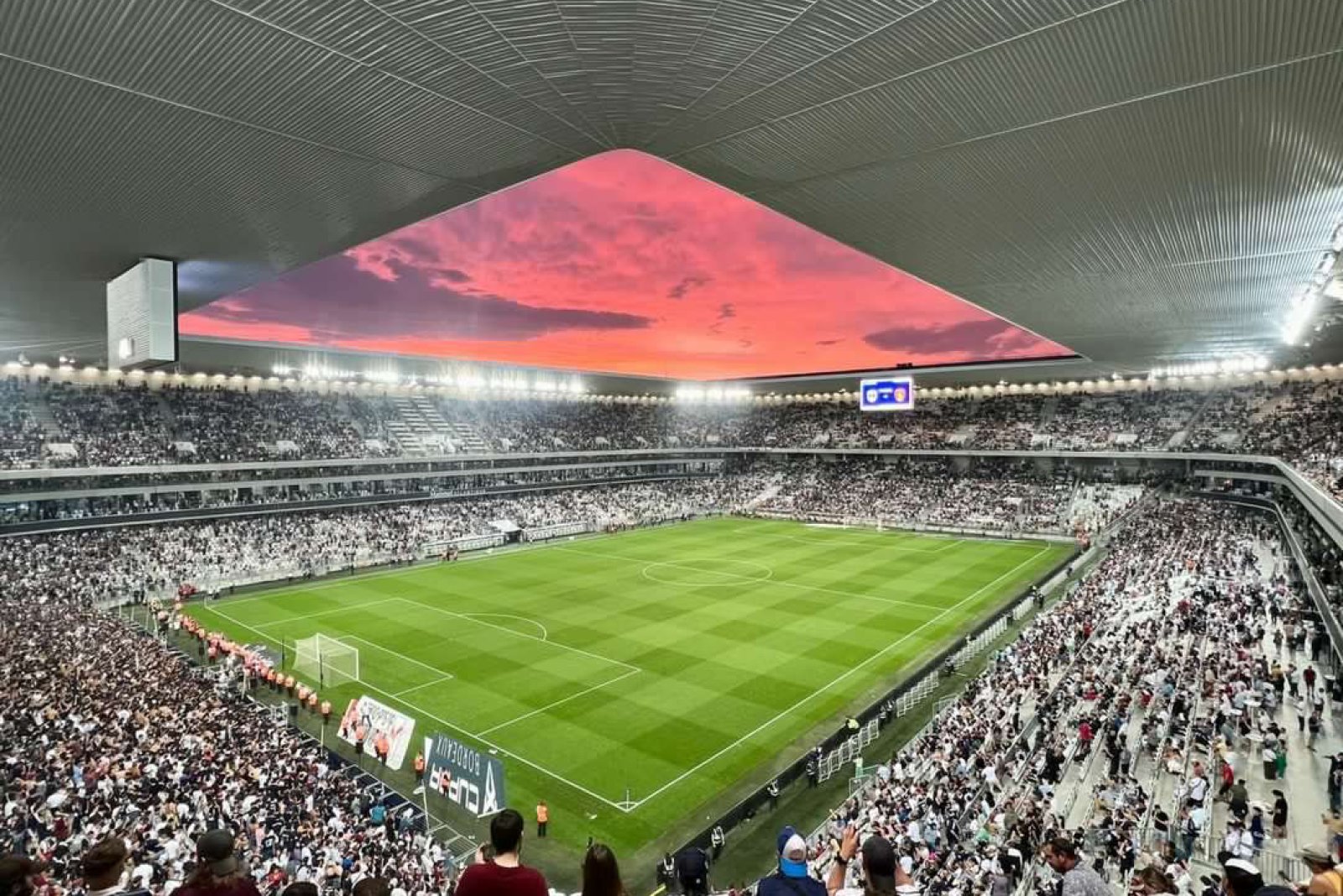 Girondins Bordeaux zakt weg naar zesde niveau door geldproblemen