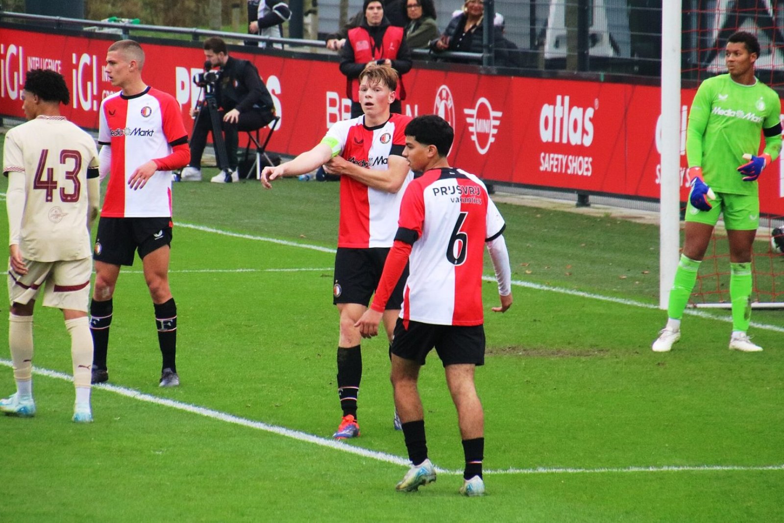 Feyenoord bereikt akkoord en neemt afscheid van man met 9 duels voor de club