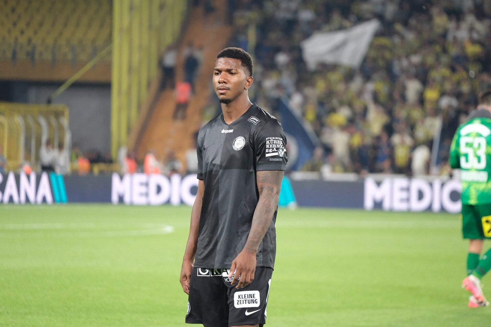 Jeyland Mitchell maakt voor circa acht miljoen euro transfer naar RC Strasbourg
