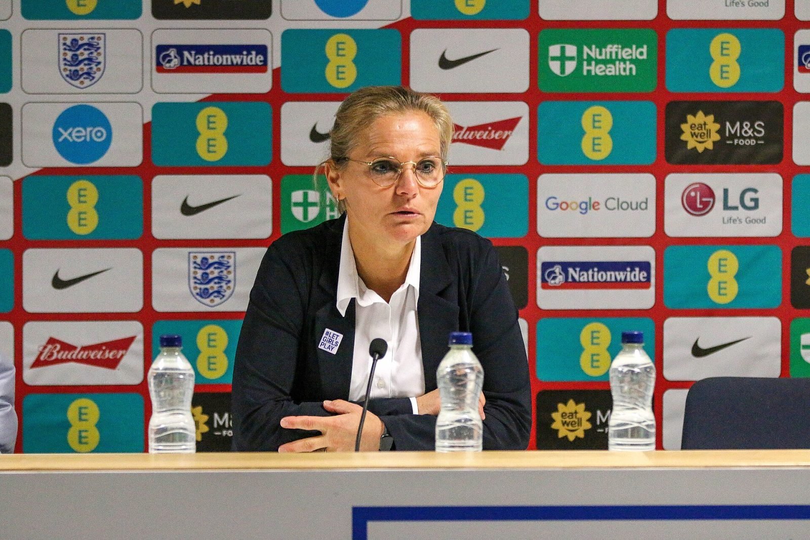 Johan Derksen fel tegen Sarina Wiegman als bondscoach van Oranje