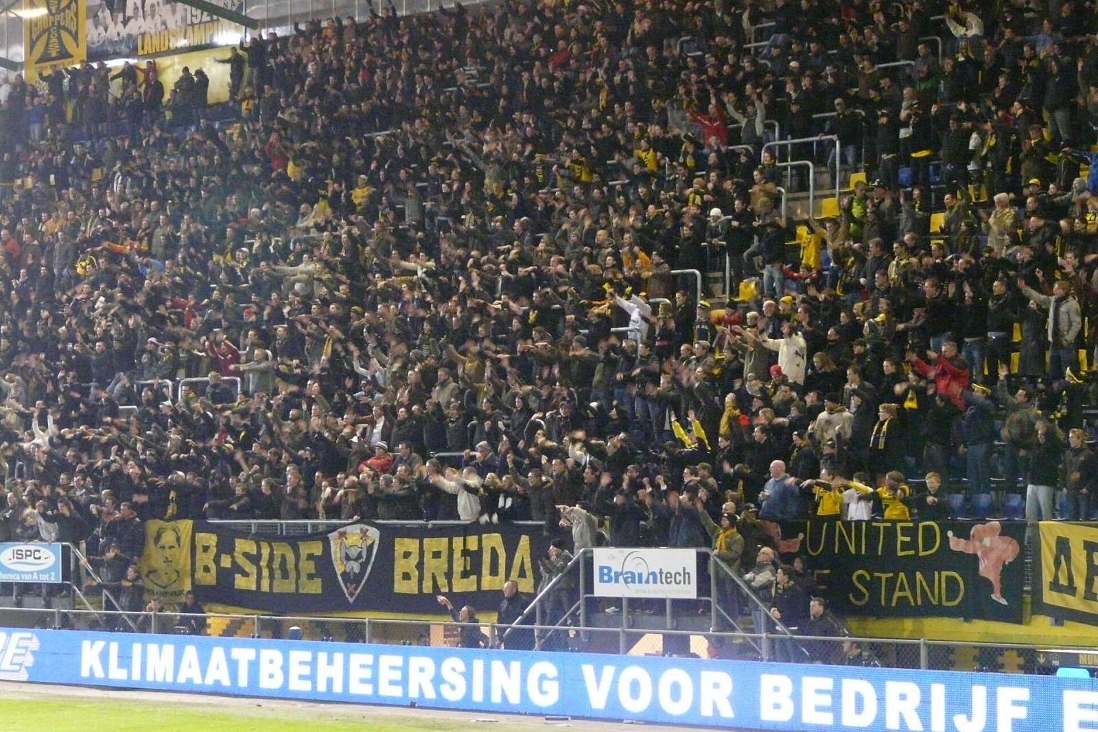 KNVB legt 24 NAC-supporters stadionverbod op na ongeregeldheden