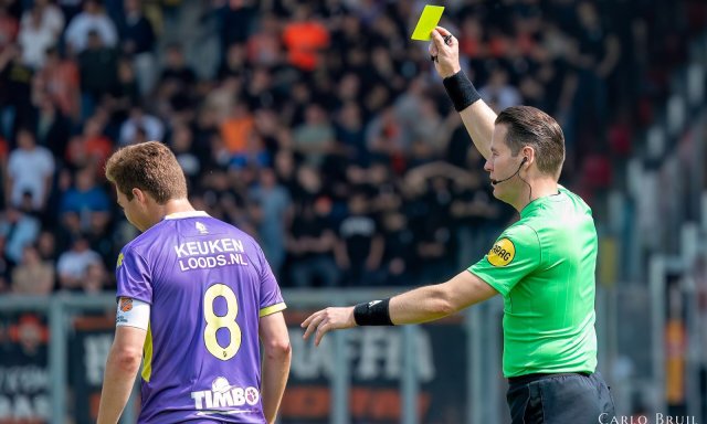 Makkelie onder vuur na VAR-blunder tijdens VS tegen Paraguay op WK