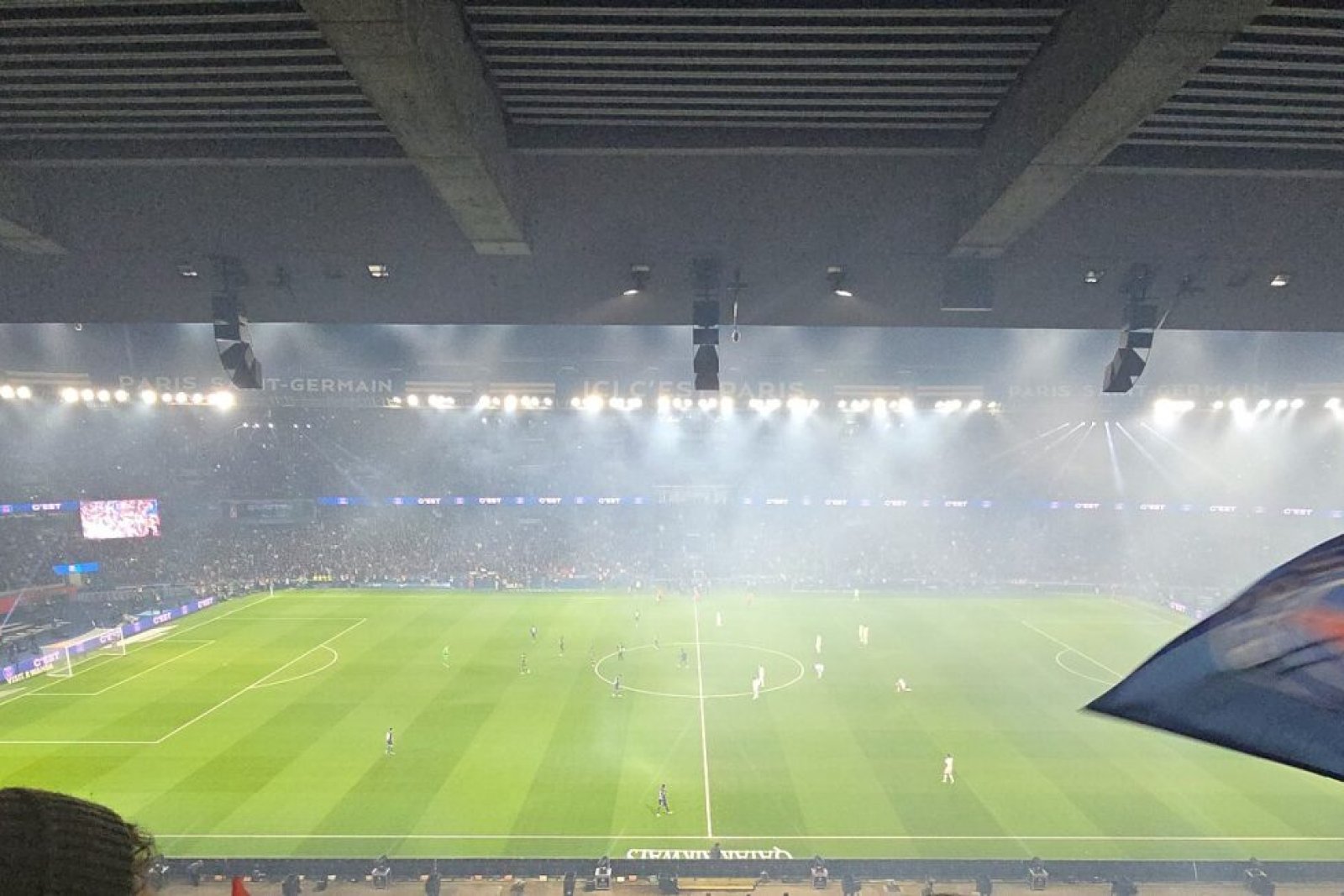 Paris Saint-Germain herovert koppositie na zege op Lyon met invallers
