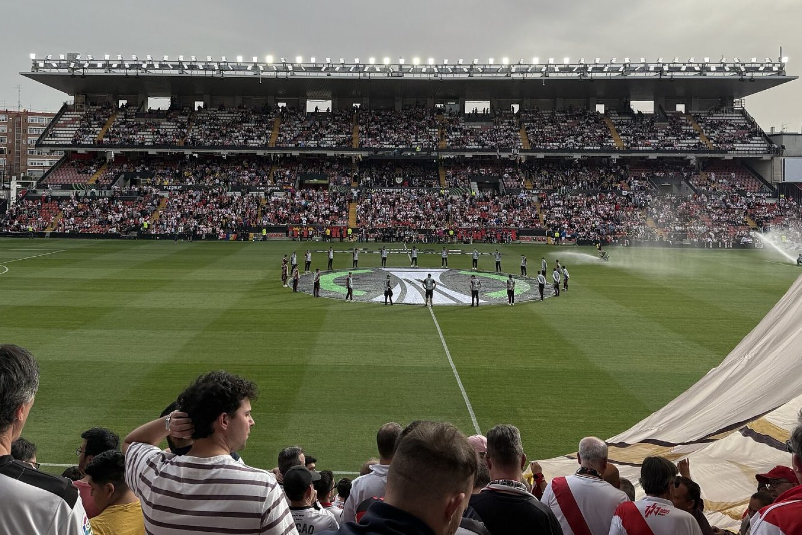Conference League-finalist Rayo Vallecano mag maanden niet in eigen stadion spelen