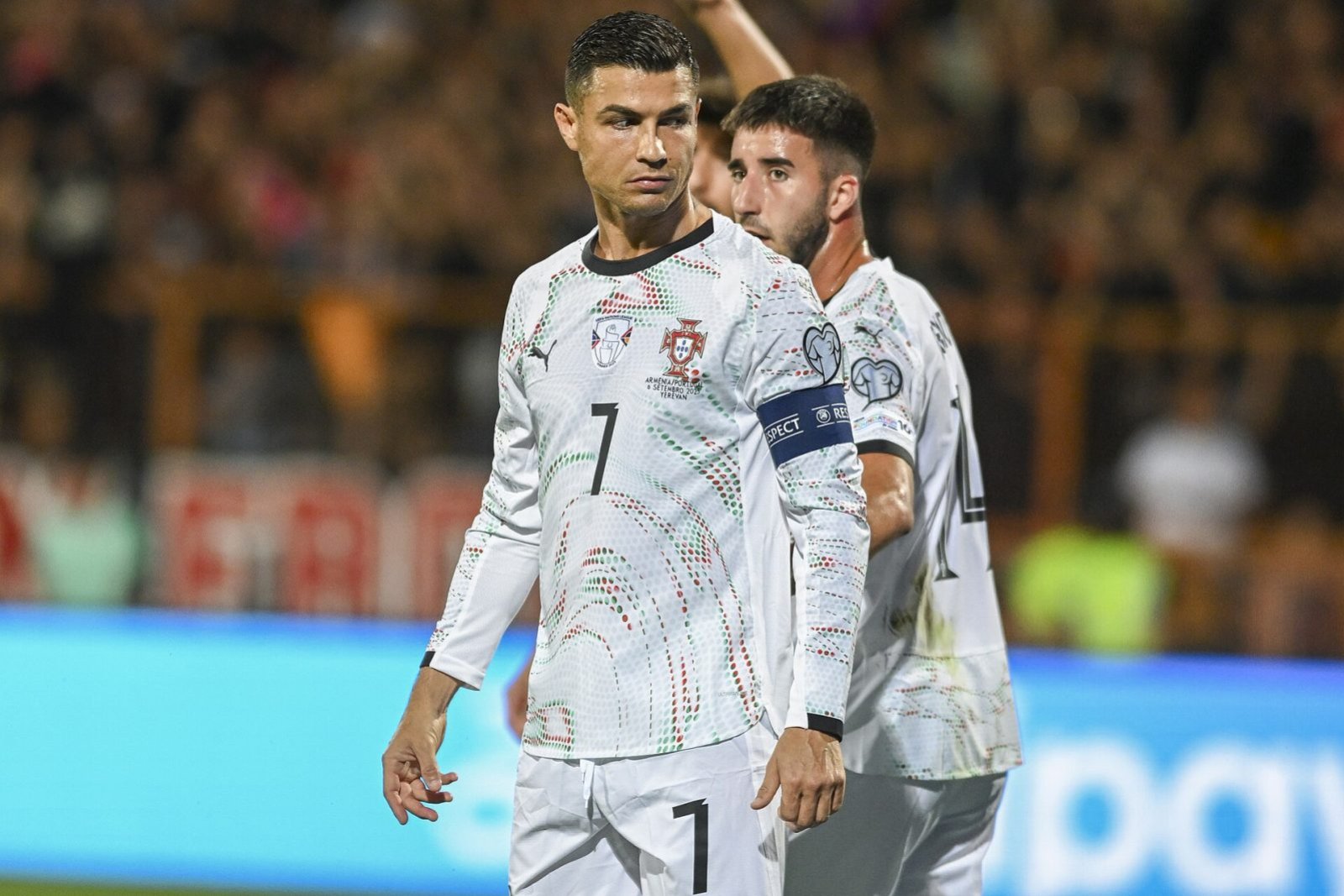 Cristiano Ronaldo steekt Lionel Messi publiekelijk een hart onder de riem