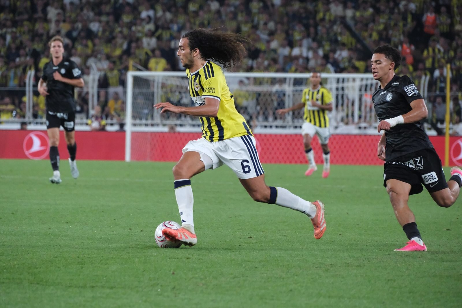 UEFA onderzoekt Guendouzi en Greenwood na misdragingen in play-off duel