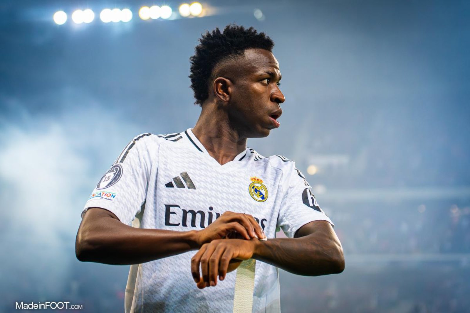 Vinícius Júnior blijft bij Real Madrid en tekent nieuw contract tot 2032